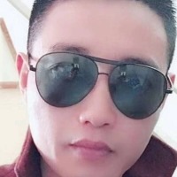 一顶天立地在水一方