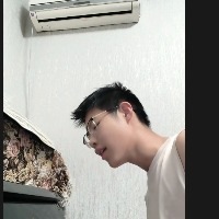 不要在我面前装拽