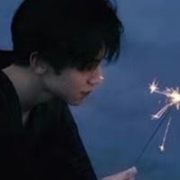 晒在眉梢染在唇角